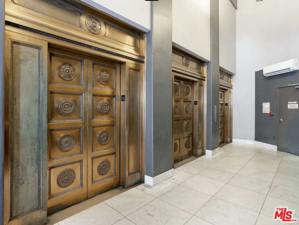 215 W 7th Street #803 Los Angeles, CA 90014