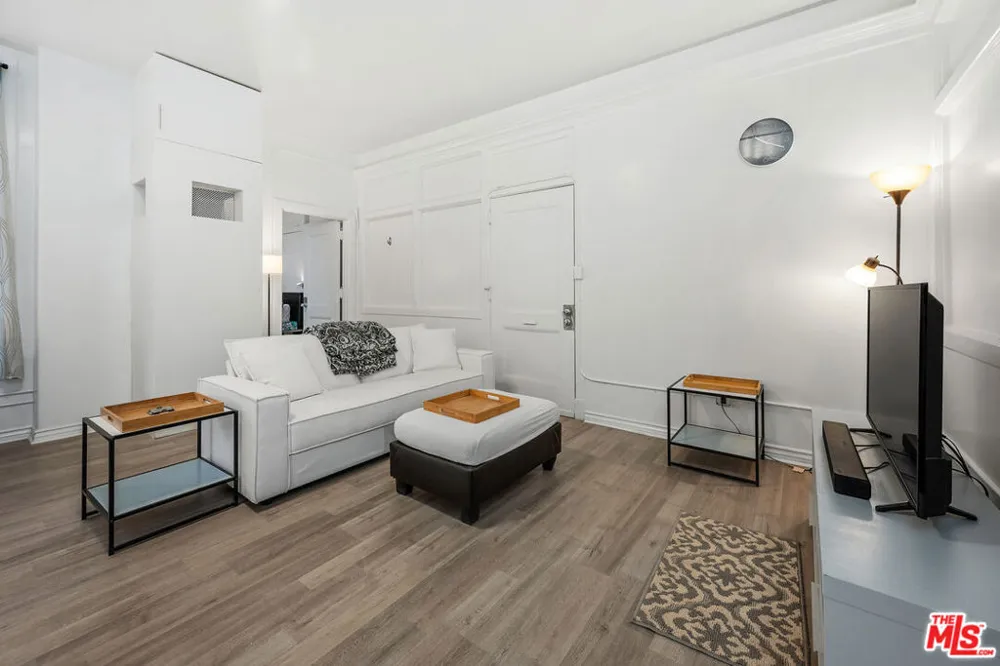 215 W 7th Street #803 Los Angeles, CA 90014