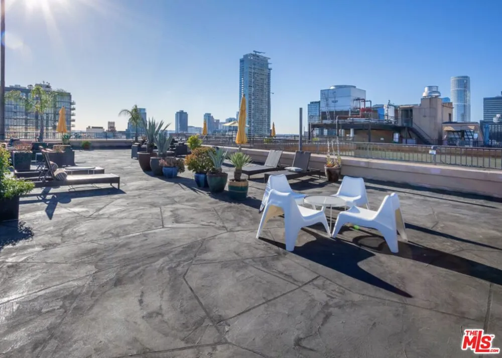 215 W 7th Street #803 Los Angeles, CA 90014