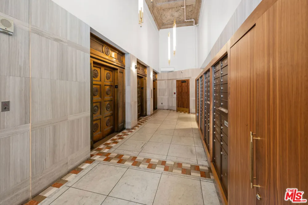 215 W 7th Street #803 Los Angeles, CA 90014