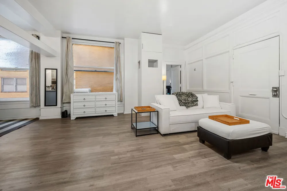 215 W 7th Street #803 Los Angeles, CA 90014