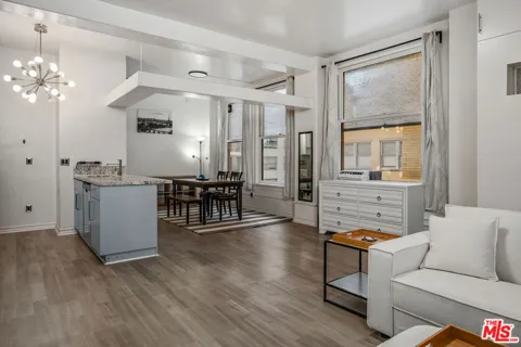215 W 7th Street #803