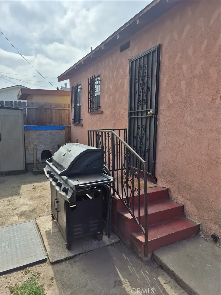 243 E 82nd Los Angeles, CA 90003