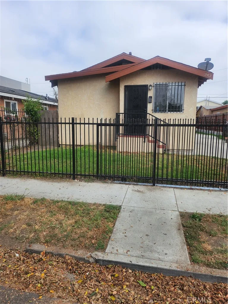 243 E 82nd Los Angeles, CA 90003