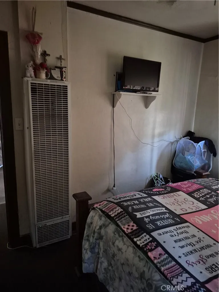 243 E 82nd Los Angeles, CA 90003