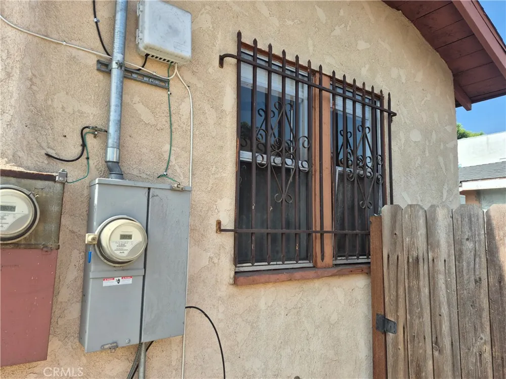 243 E 82nd Los Angeles, CA 90003