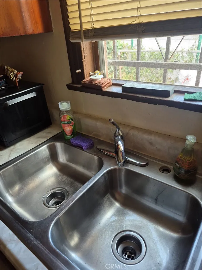 243 E 82nd Los Angeles, CA 90003