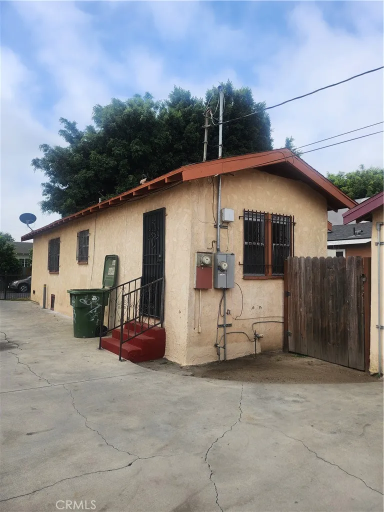243 E 82nd Los Angeles, CA 90003