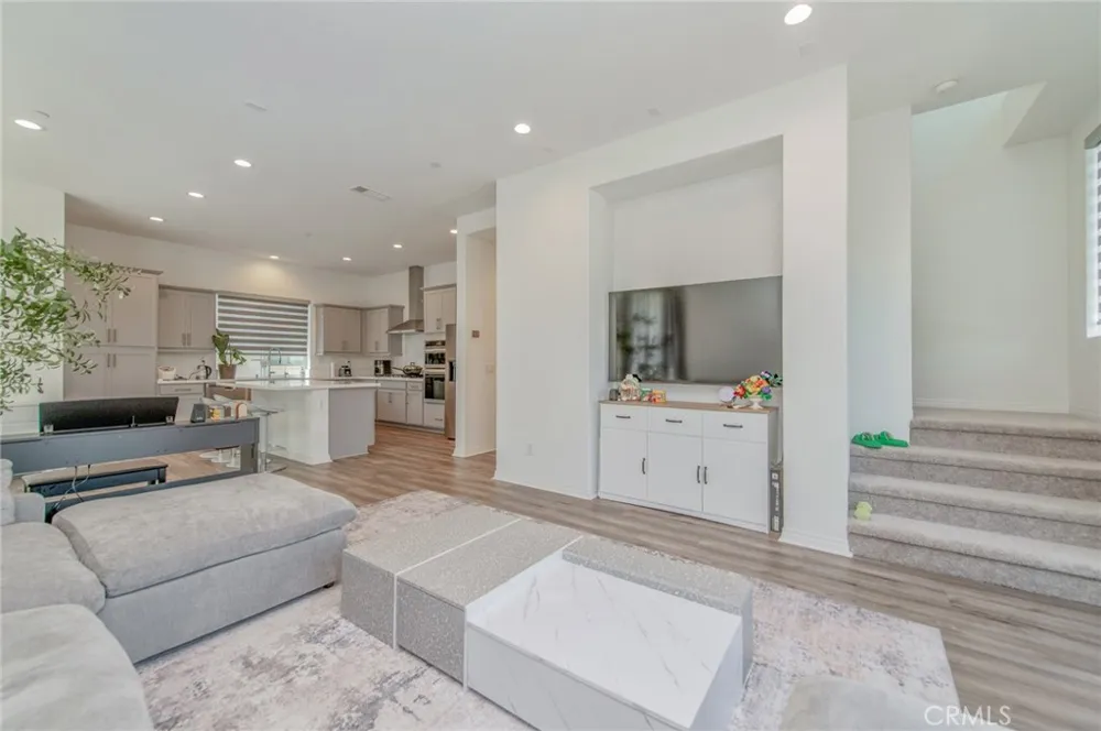 136 Rondo Irvine, CA 92618