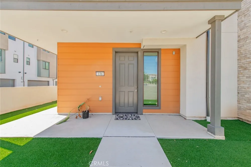 136 Rondo Irvine, CA 92618