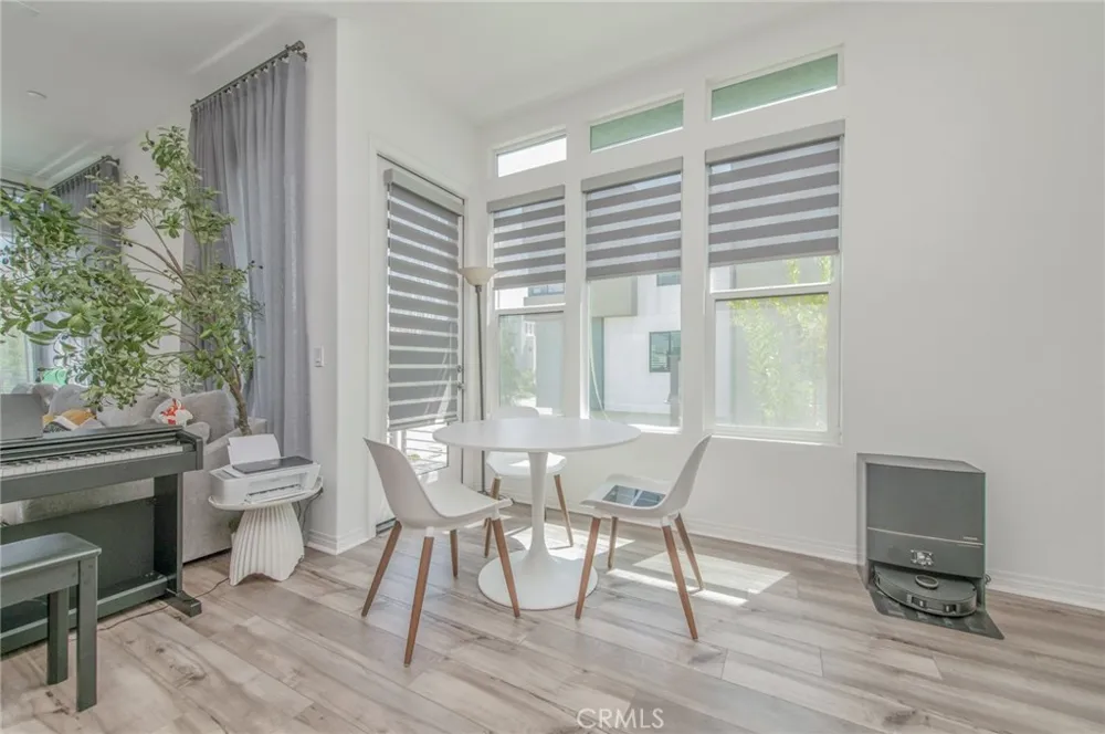 136 Rondo Irvine, CA 92618