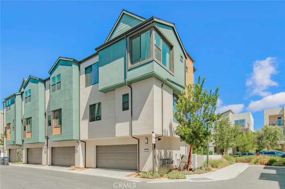 136 Rondo Irvine, CA 92618