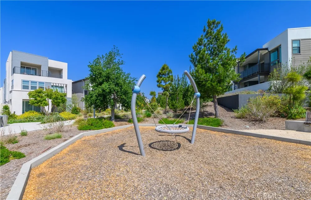 136 Rondo Irvine, CA 92618