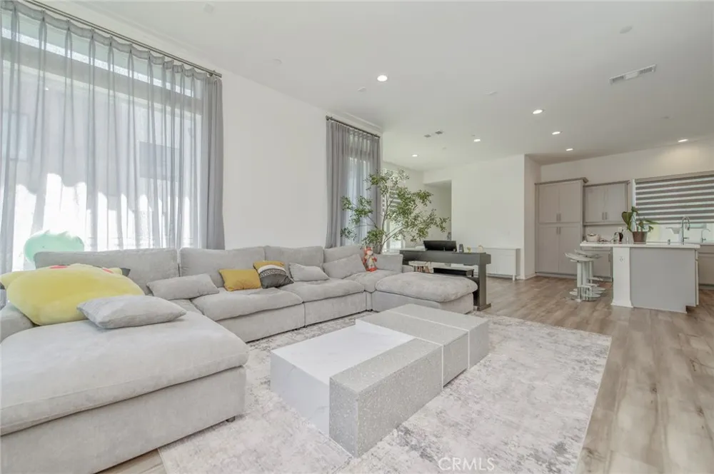 136 Rondo Irvine, CA 92618