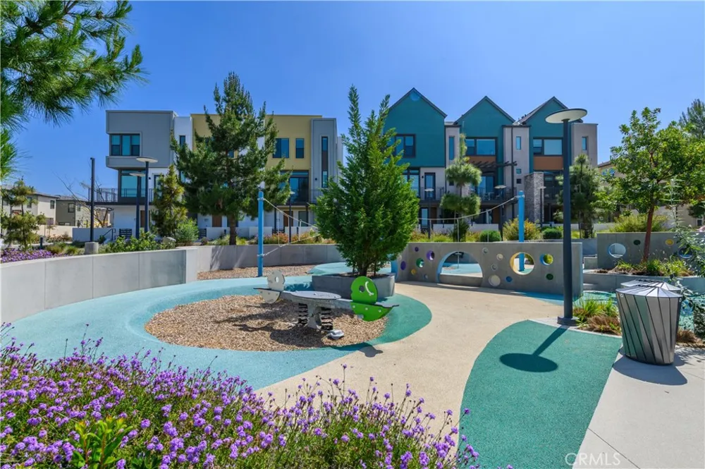 136 Rondo Irvine, CA 92618