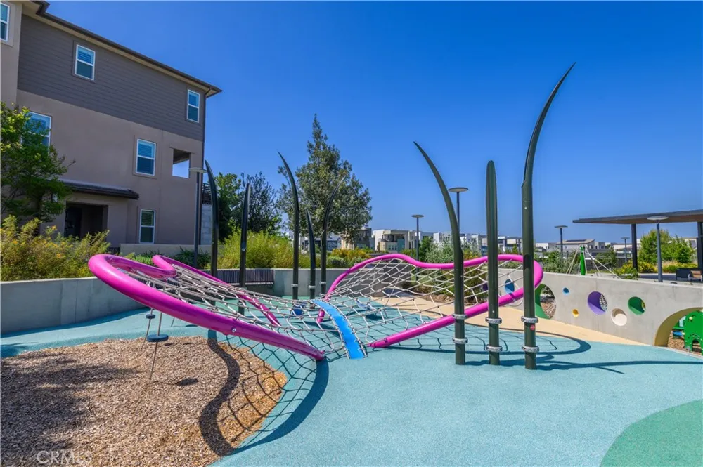 136 Rondo Irvine, CA 92618