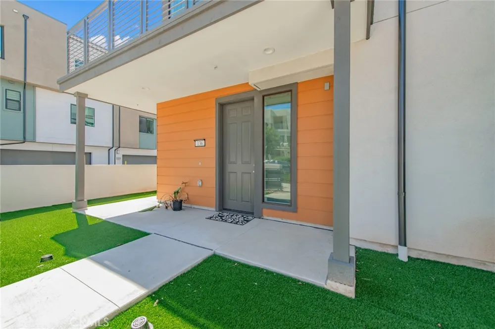 136 Rondo Irvine, CA 92618