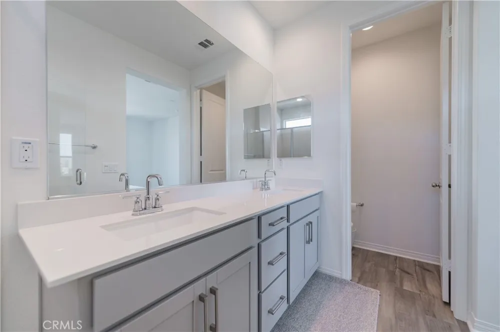 136 Rondo Irvine, CA 92618