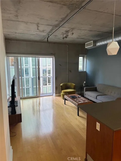 645 W 9th #425