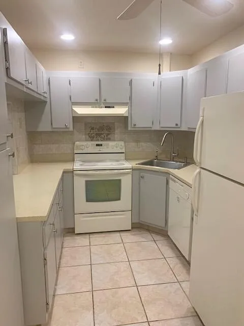 801 SKY PINE WAY #D2 