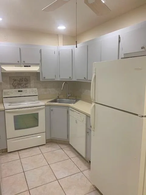 801 SKY PINE WAY #D2 