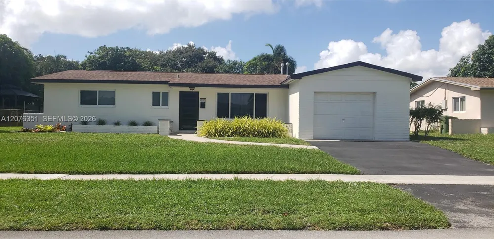 8320 NW 24th Ct Pembroke Pines, FL 33024