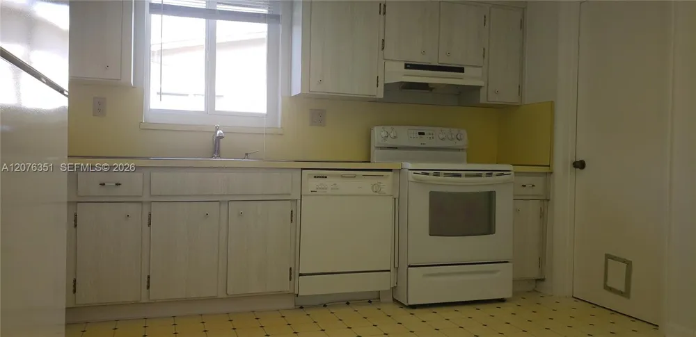 8320 NW 24th Ct Pembroke Pines, FL 33024