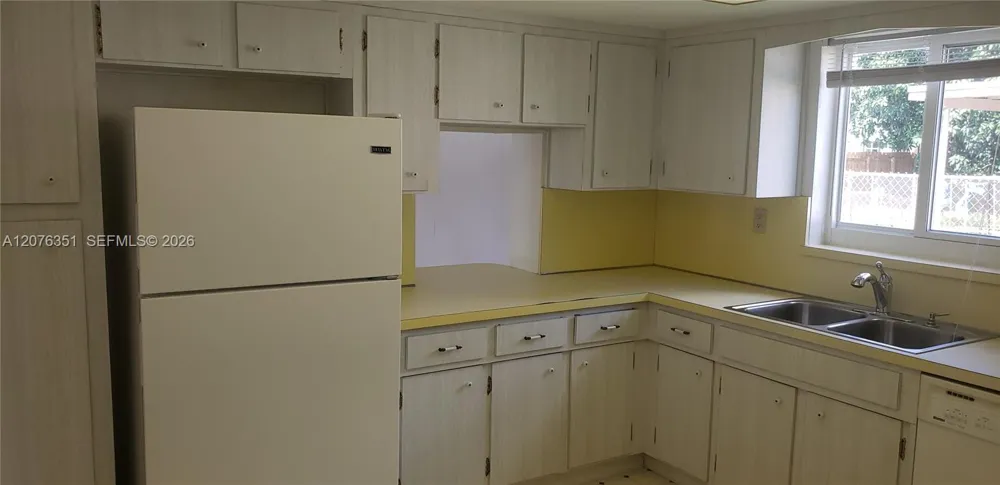 8320 NW 24th Ct Pembroke Pines, FL 33024