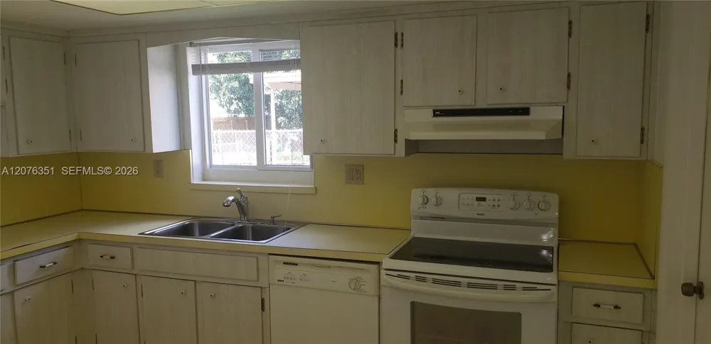 8320 NW 24th Ct Pembroke Pines, FL 33024
