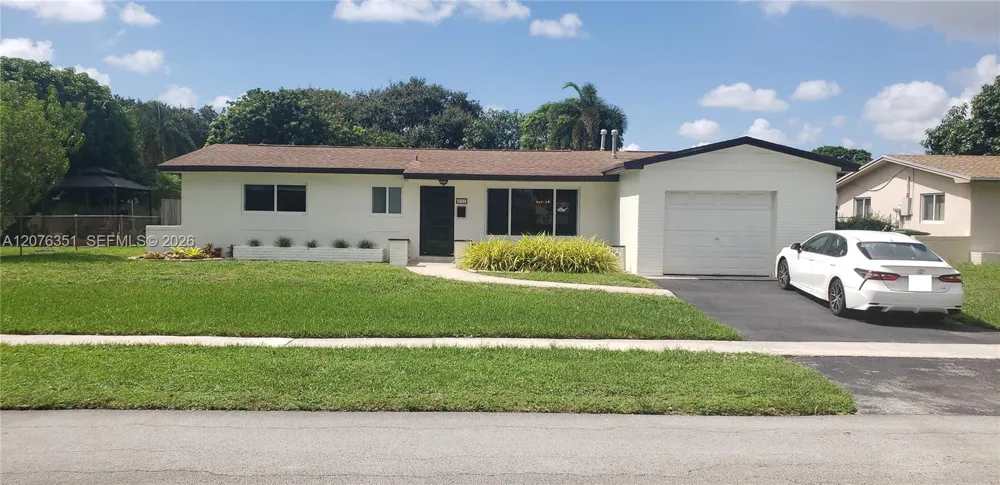 8320 NW 24th Ct Pembroke Pines, FL 33024