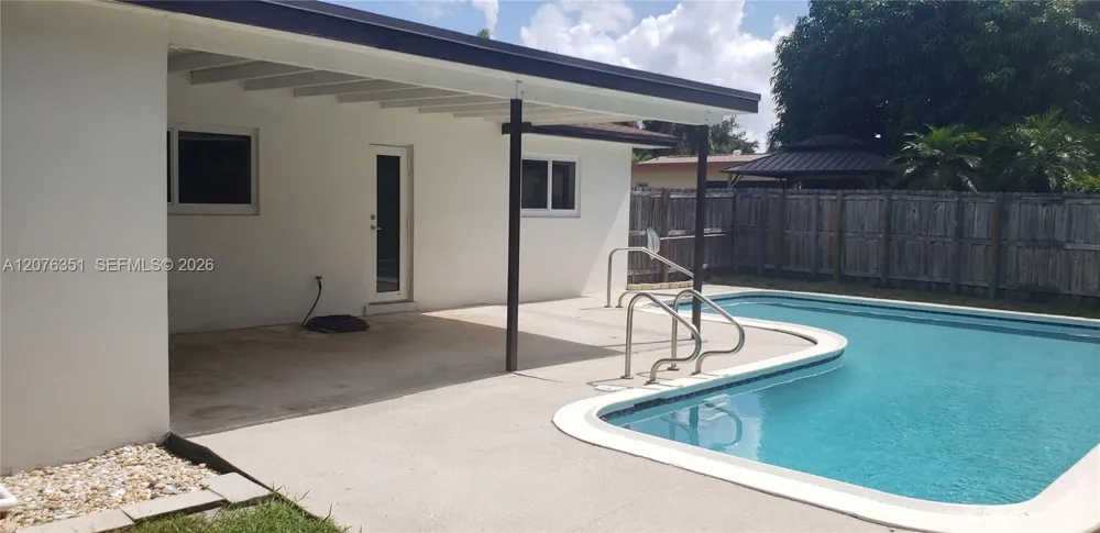 8320 NW 24th Ct Pembroke Pines, FL 33024