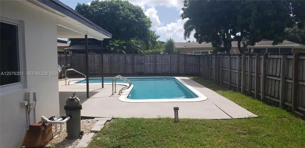 8320 NW 24th Ct Pembroke Pines, FL 33024