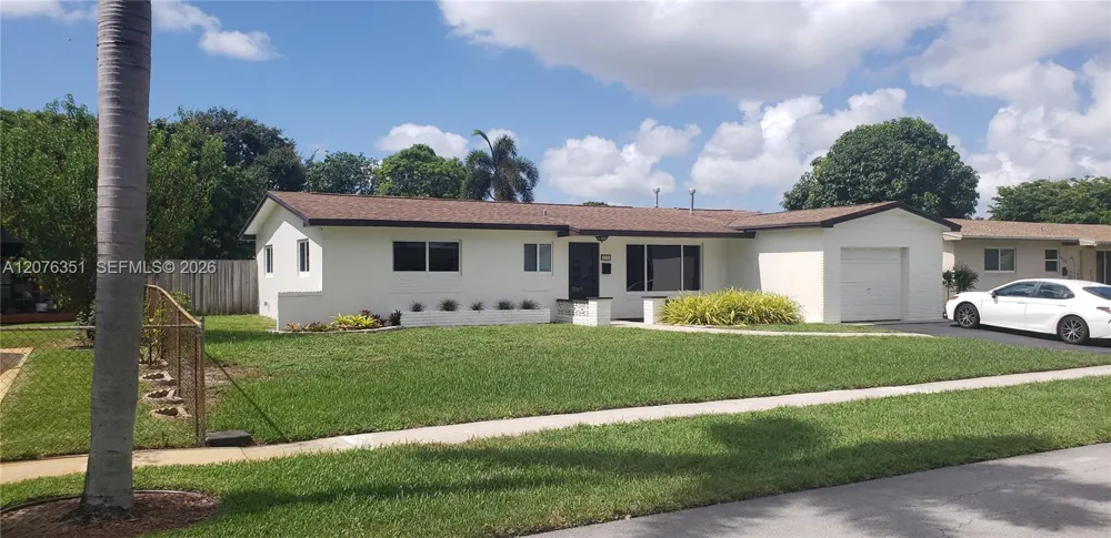 8320 NW 24th Ct Pembroke Pines, FL 33024