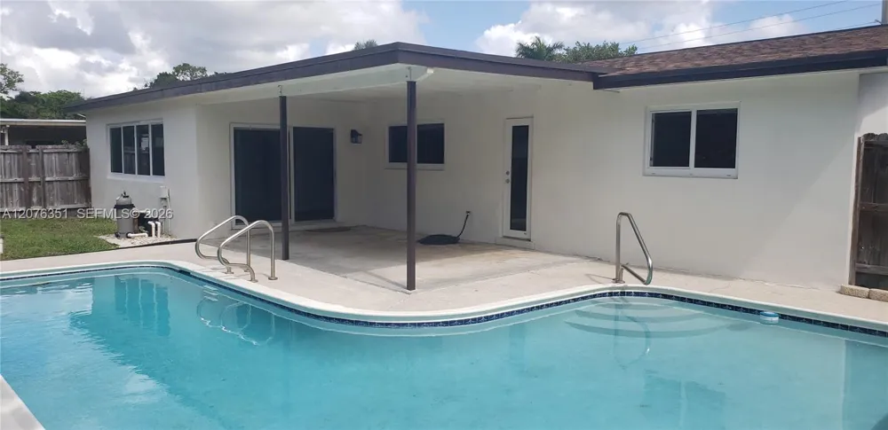 8320 NW 24th Ct Pembroke Pines, FL 33024