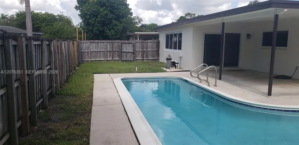8320 NW 24th Ct Pembroke Pines, FL 33024