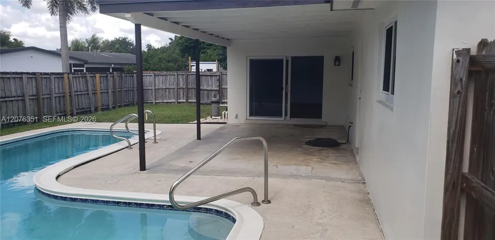 8320 NW 24th Ct Pembroke Pines, FL 33024