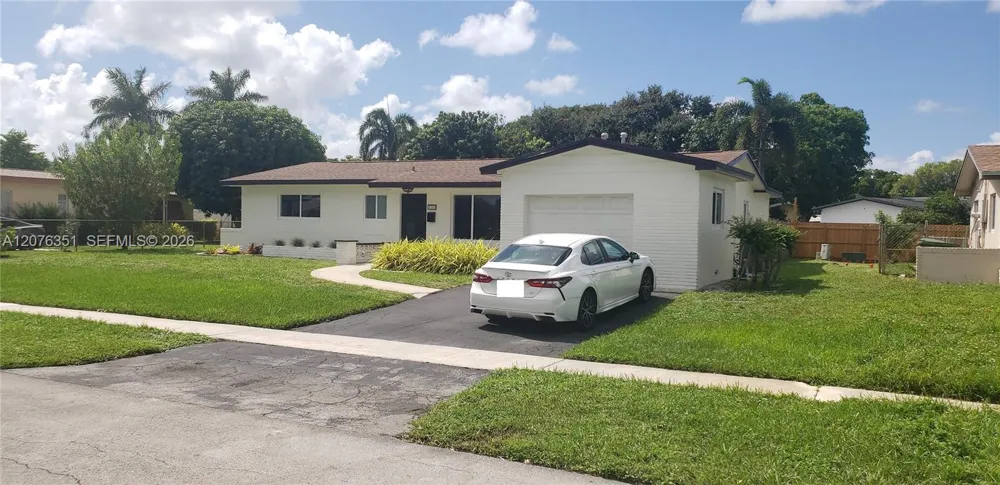 8320 NW 24th Ct Pembroke Pines, FL 33024