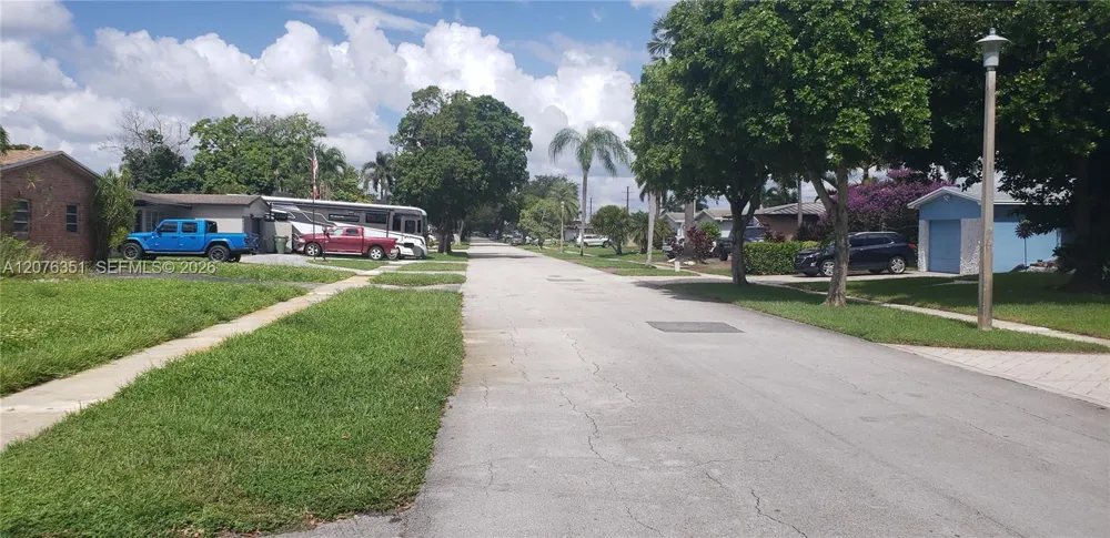 8320 NW 24th Ct Pembroke Pines, FL 33024