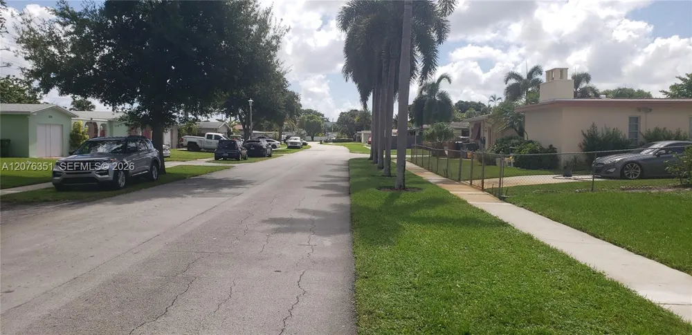 8320 NW 24th Ct Pembroke Pines, FL 33024