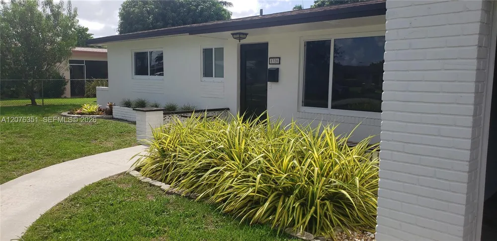 8320 NW 24th Ct Pembroke Pines, FL 33024
