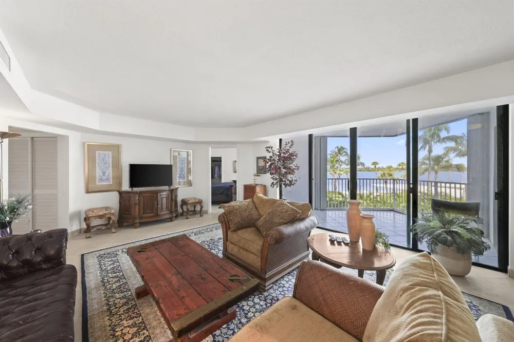 2860 S OCEAN BOULEVARD #302 Palm Beach, FL 33480