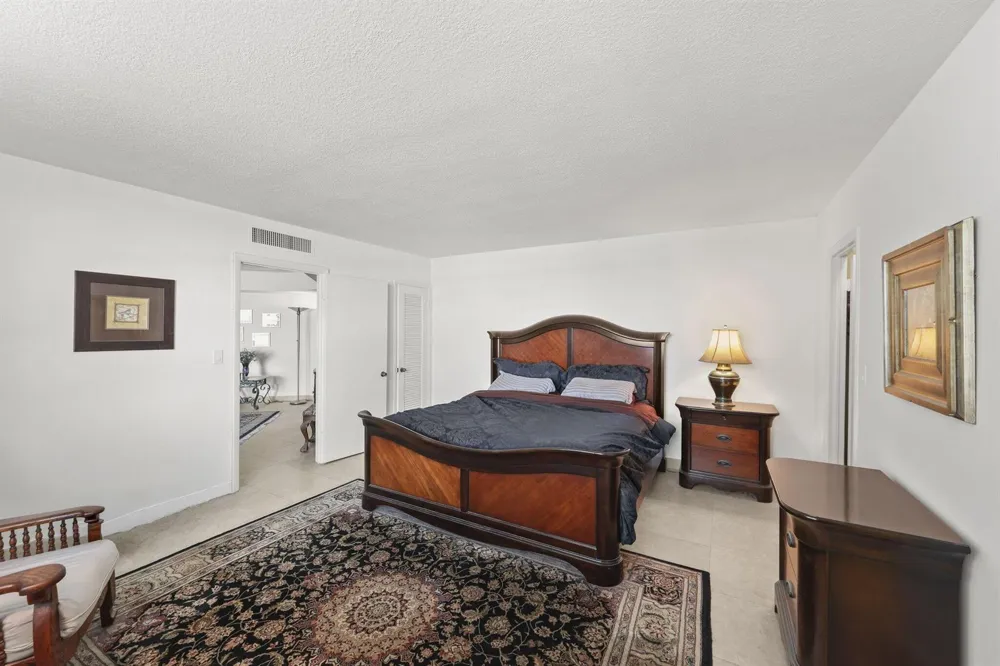 2860 S OCEAN BOULEVARD #302 Palm Beach, FL 33480
