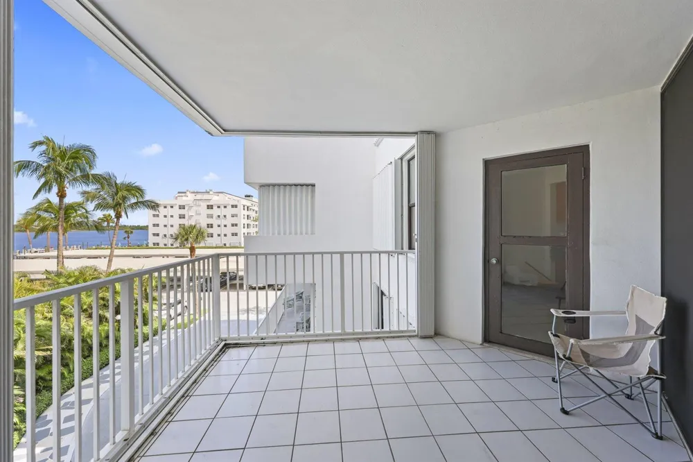 2860 S OCEAN BOULEVARD #302 Palm Beach, FL 33480