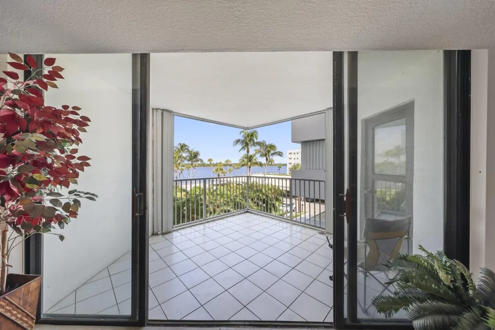 2860 S OCEAN BOULEVARD #302 Palm Beach, FL 33480