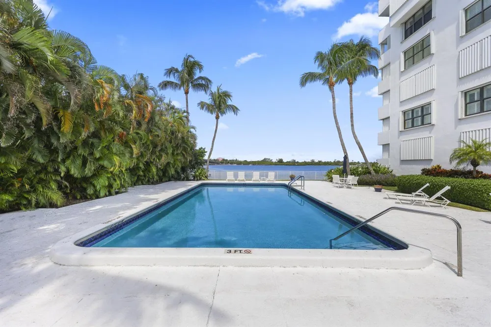 2860 S OCEAN BOULEVARD #302 Palm Beach, FL 33480
