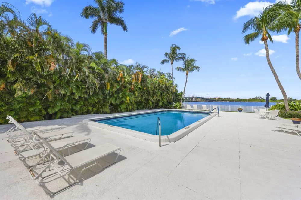 2860 S OCEAN BOULEVARD #302 Palm Beach, FL 33480
