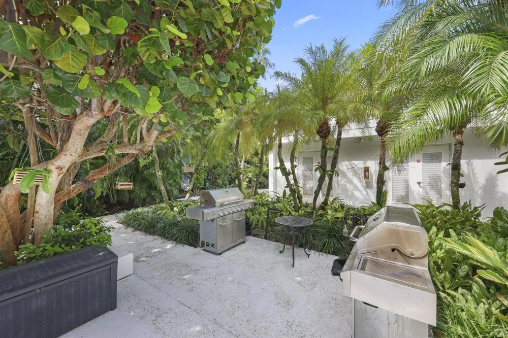 2860 S OCEAN BOULEVARD #302 Palm Beach, FL 33480