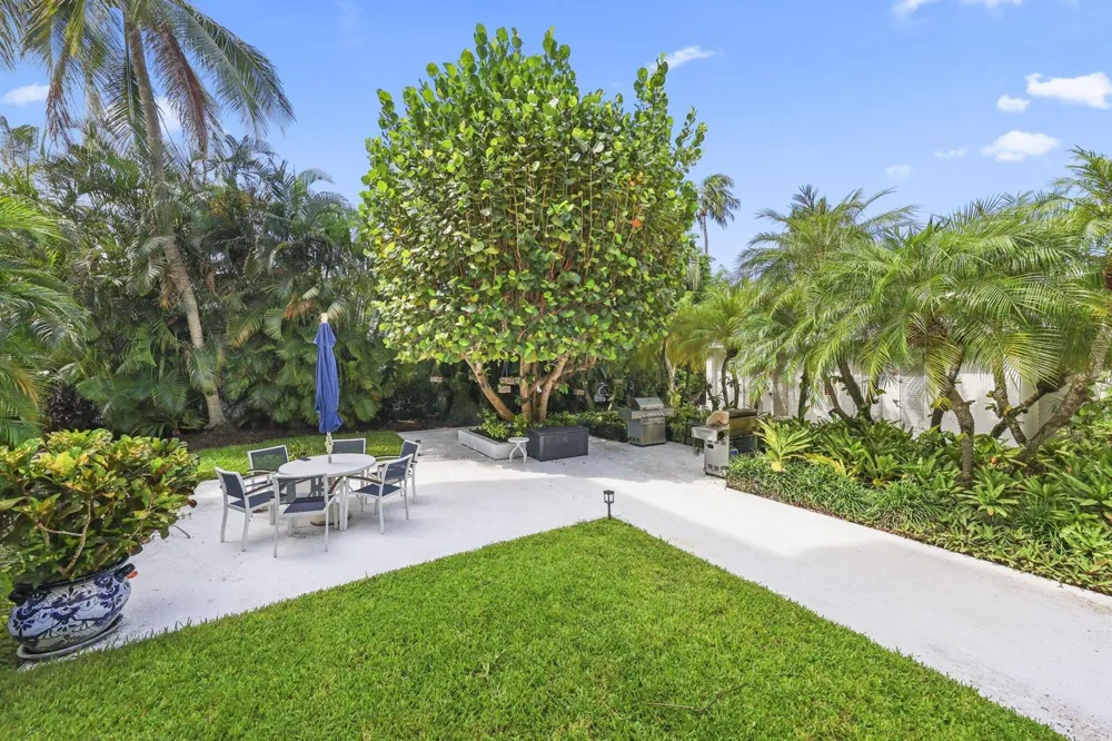 2860 S OCEAN BOULEVARD #302 Palm Beach, FL 33480