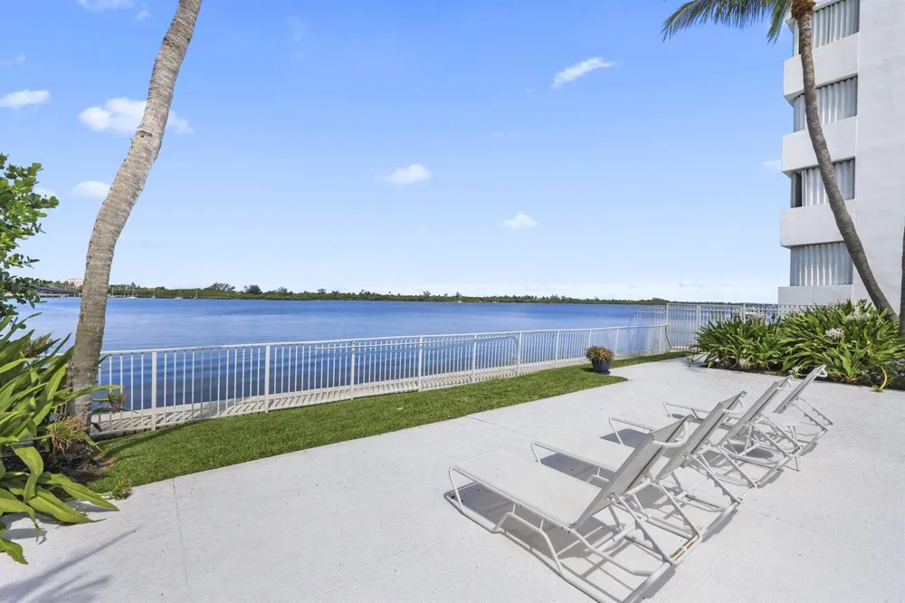 2860 S OCEAN BOULEVARD #302 Palm Beach, FL 33480
