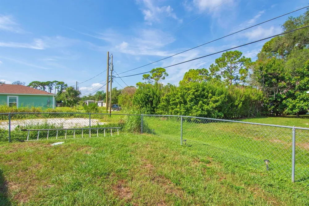 1175 12th Court SW Vero Beach, FL 32962